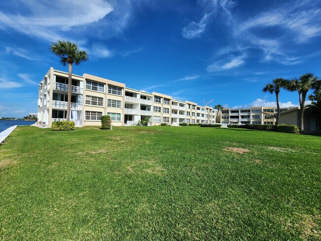 Building Photo - 2720 S Ocean Blvd