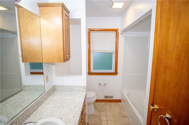 Building Photo - 14014 Emery Ave