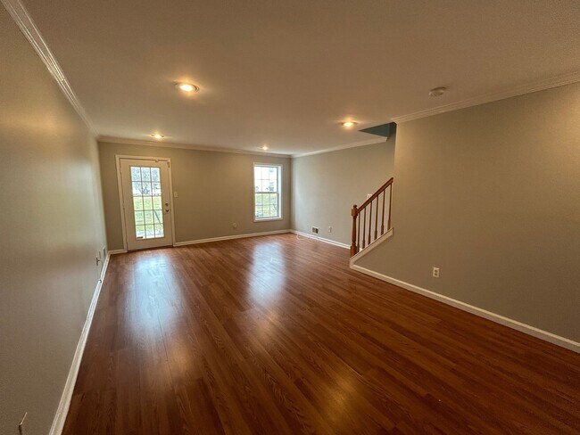 Building Photo - 450 Hartford Dr
