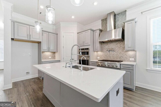 Building Photo - 2025 Abbey Rd