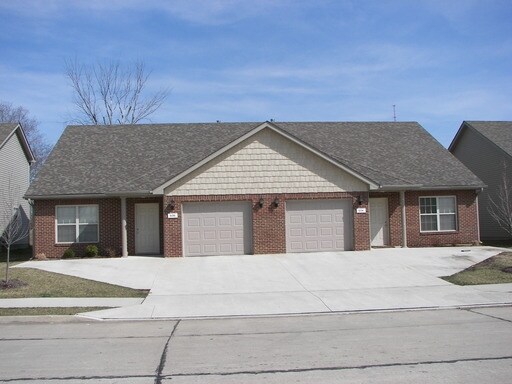 Primary Photo - Glenstone Town Homes by Jacobs