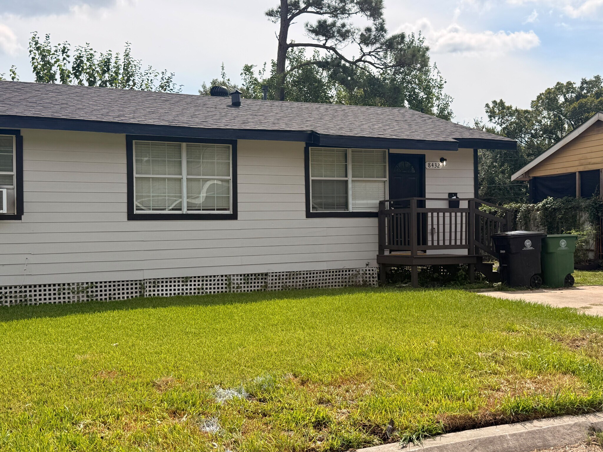 Building Photo - 8432 Garland St