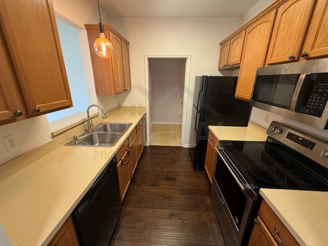 Building Photo - 48449 Manor Bridge Dr