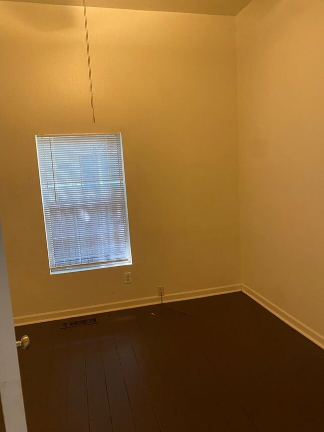 Building Photo - Newly remodeled