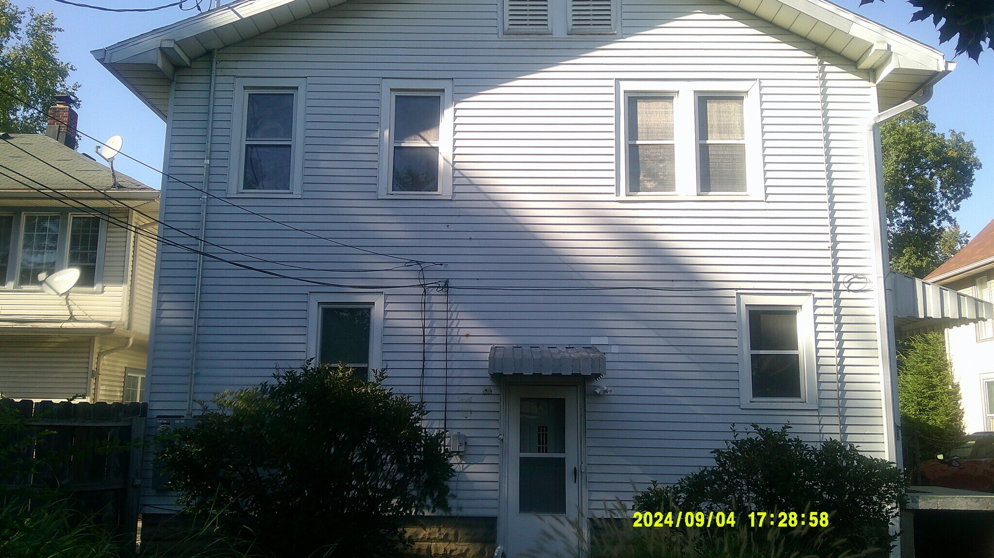 Building Photo - 921 W 8th St