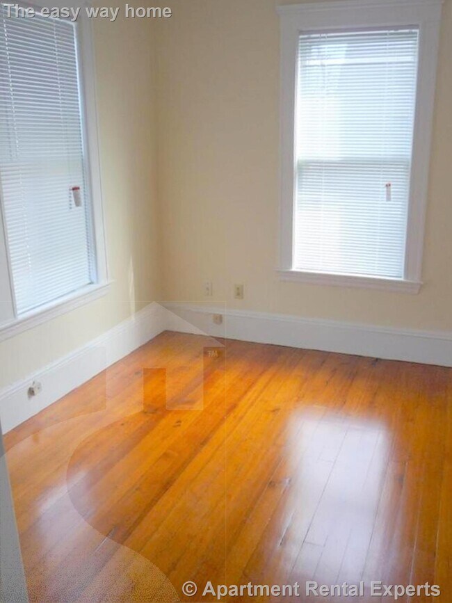 Building Photo - 18 Sanborn Ave