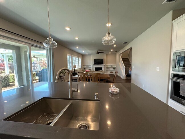 Building Photo - 2720 Chuckwagon Ln