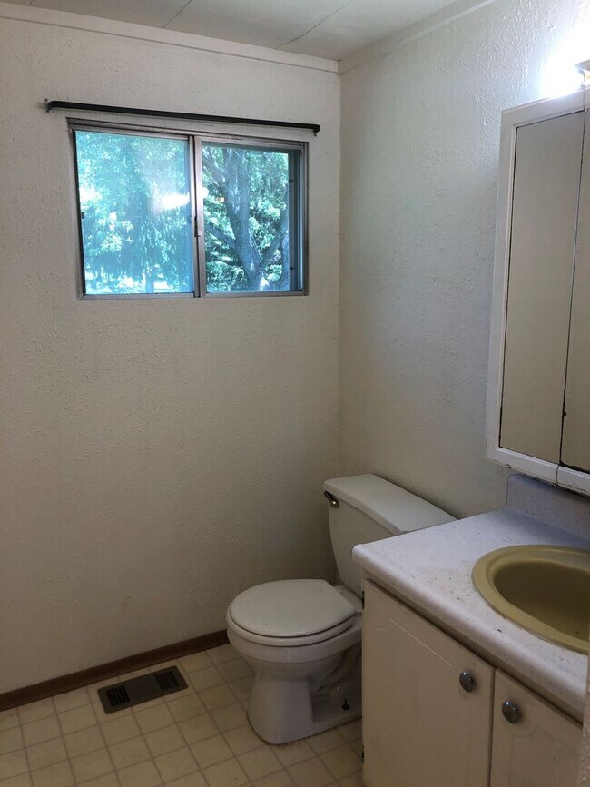 Building Photo - 2824 Country Ln