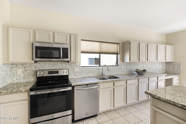 Building Photo - 9025 S 6th St