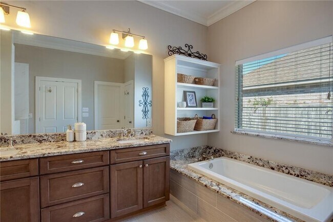 Building Photo - 306 Palermo Dr