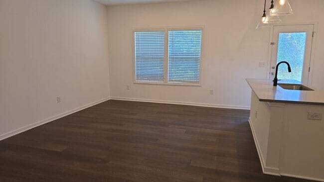 Building Photo - 3315 Oak Pass Dr