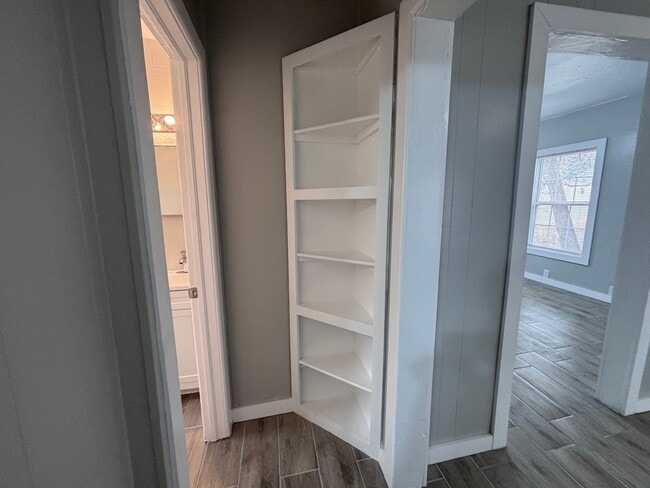 Building Photo - Remodeled 2 bedroom, 1 bathroom house with fenced yard and garage