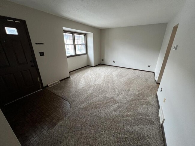 Building Photo - 6022 Applecrest Ct