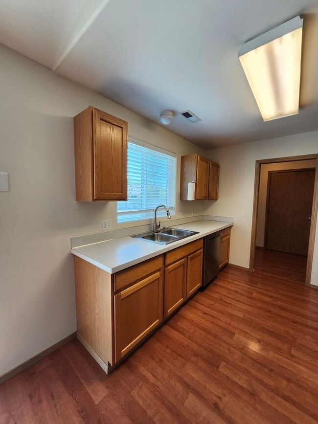 Building Photo - Beautiful Pasco Home w/Peaceful Backyard