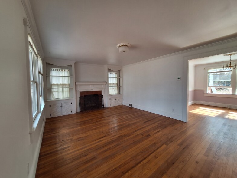 Building Photo - 3811 Walker Ave