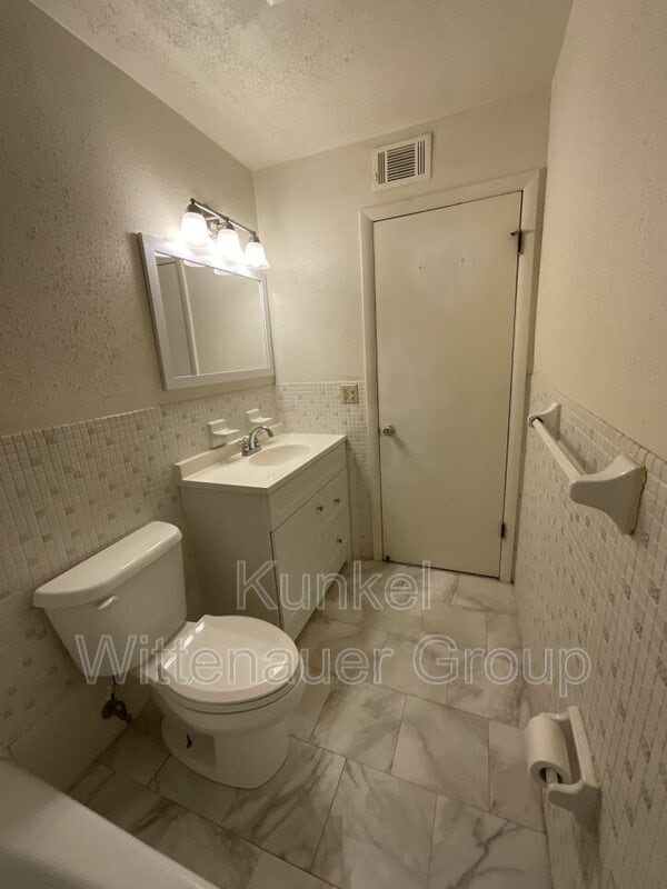 Building Photo - 900 8th St