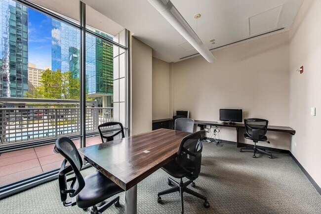 Building Photo - 240 E Illinois St