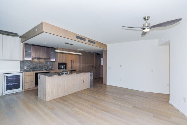 Building Photo - KOULA 2b2b1pkg Ready to Move In!