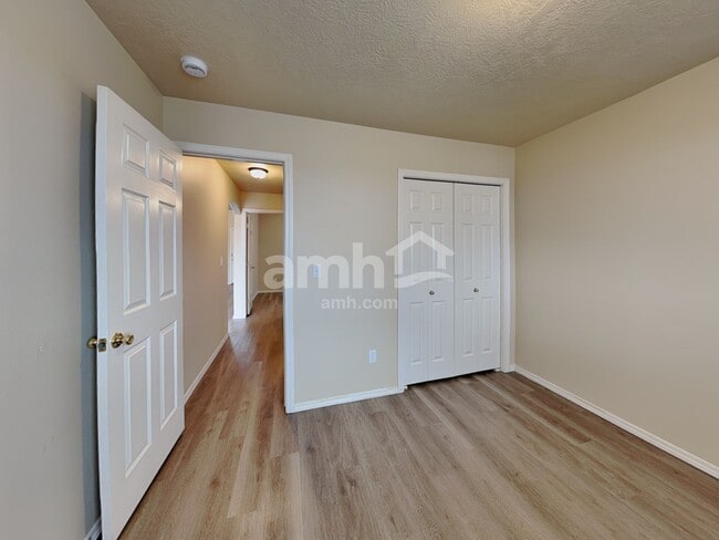 Building Photo - 684 E Full Moon St