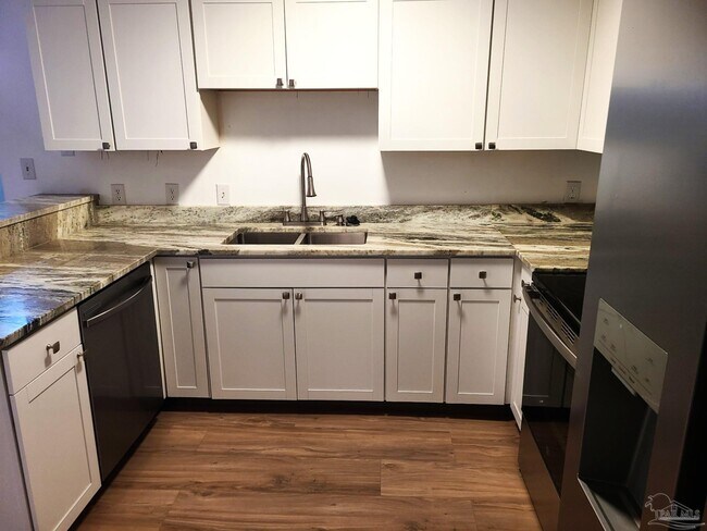 Building Photo - 5001 Grande Dr