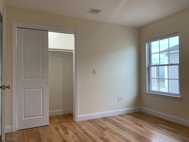 Building Photo - 257 Dukes St