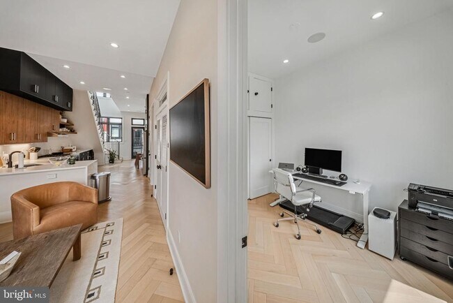 Building Photo - 1462 Chapin St NW