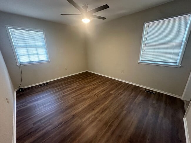 Building Photo - 705 Buena Vista Dr