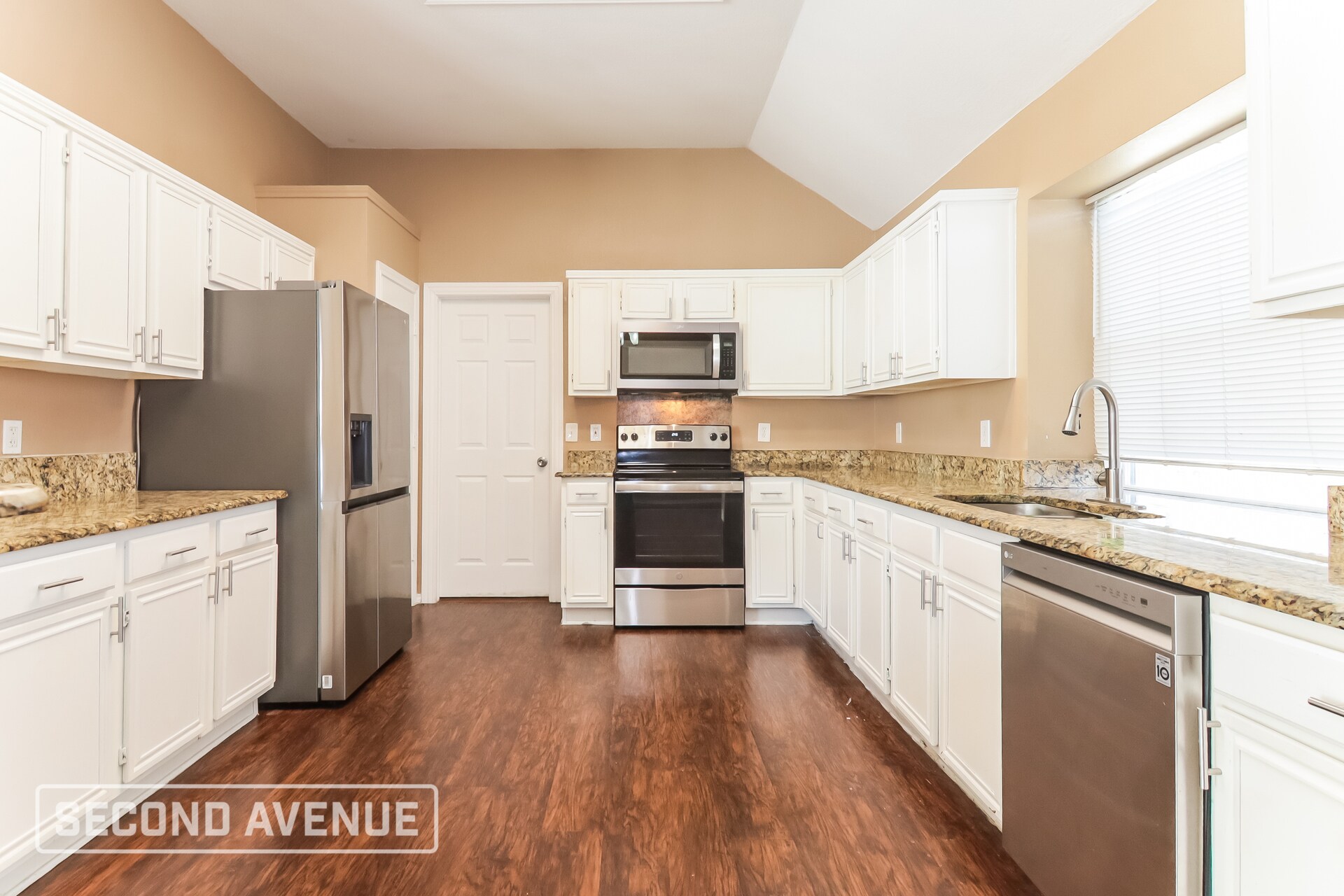 Building Photo - 616 Elm Falls Pl