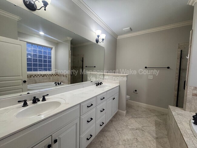 Building Photo - 441 Heritage Village Ln