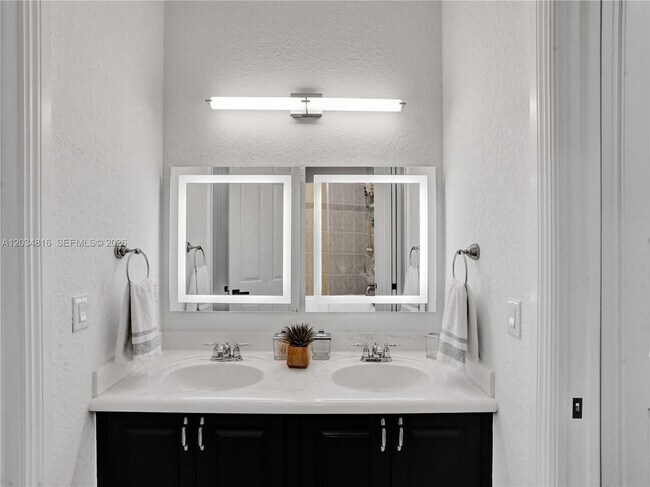 Building Photo - 14321 Jockey Cir