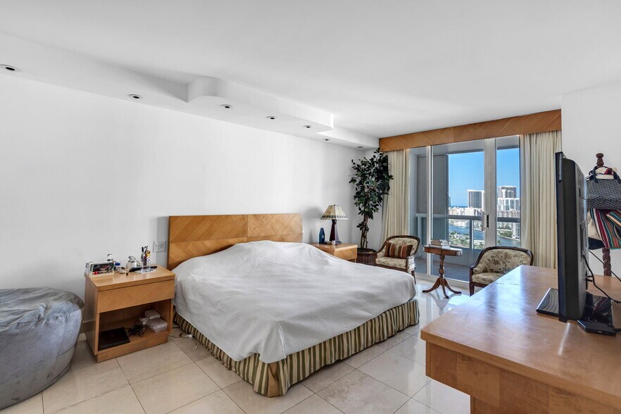 Building Photo - 21205 Yacht Club Dr