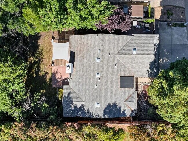 Building Photo - 3 bedroom 2 bath in Dry Creek School District.