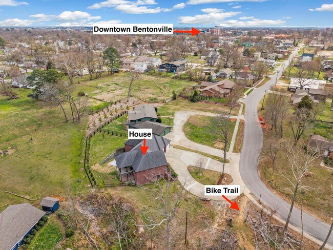 Building Photo - 802 NW D St