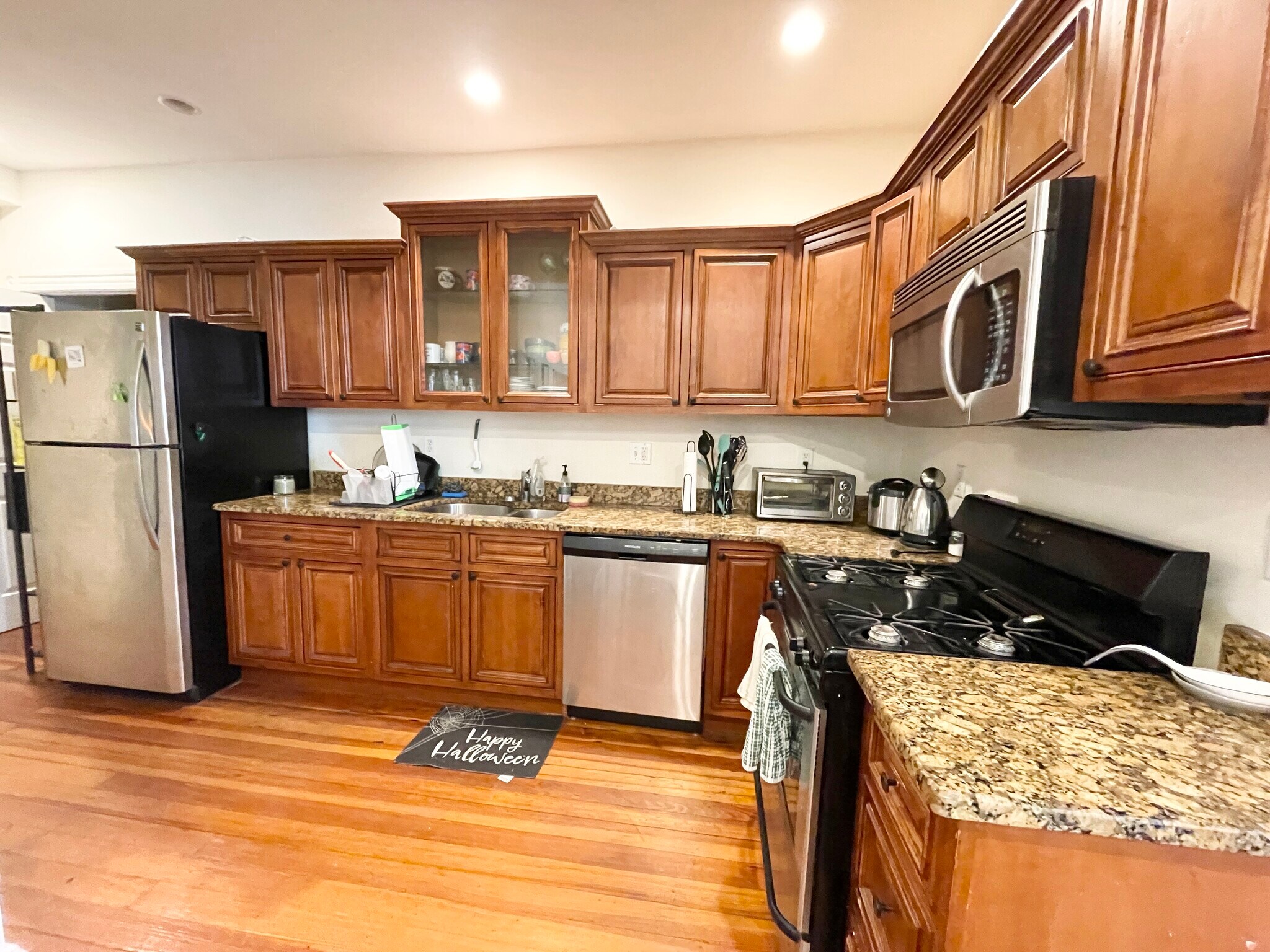 Building Photo - 112 Hillside St