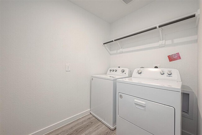 Building Photo - 3012 Skyline Mesa Dr