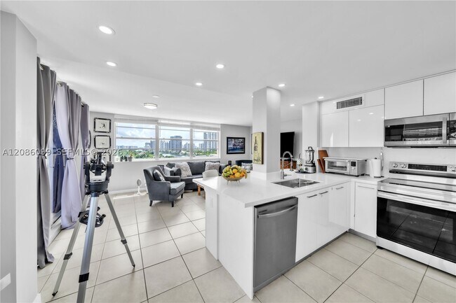 Building Photo - 3161 S Ocean Dr