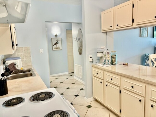 Building Photo - Marco Towers