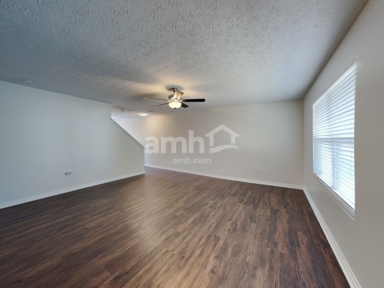 Building Photo - 1395 Ithaca Dr