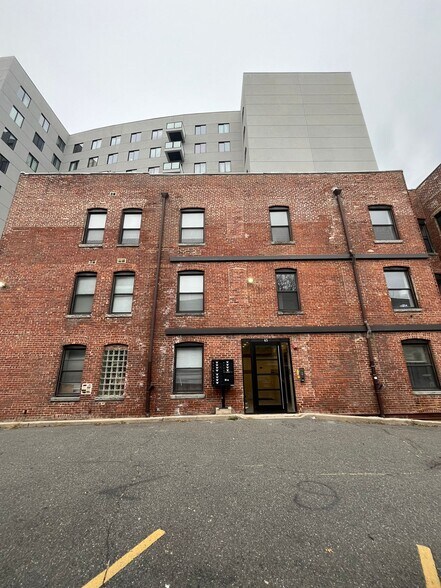 Building Photo - 41 Clifton Pl