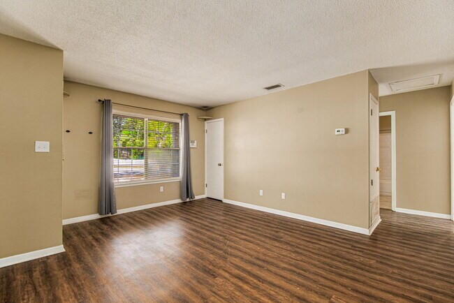Building Photo - 10150 Guidy Ln