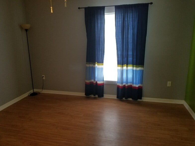 3rd bedroom - 6289 Freeport Dr