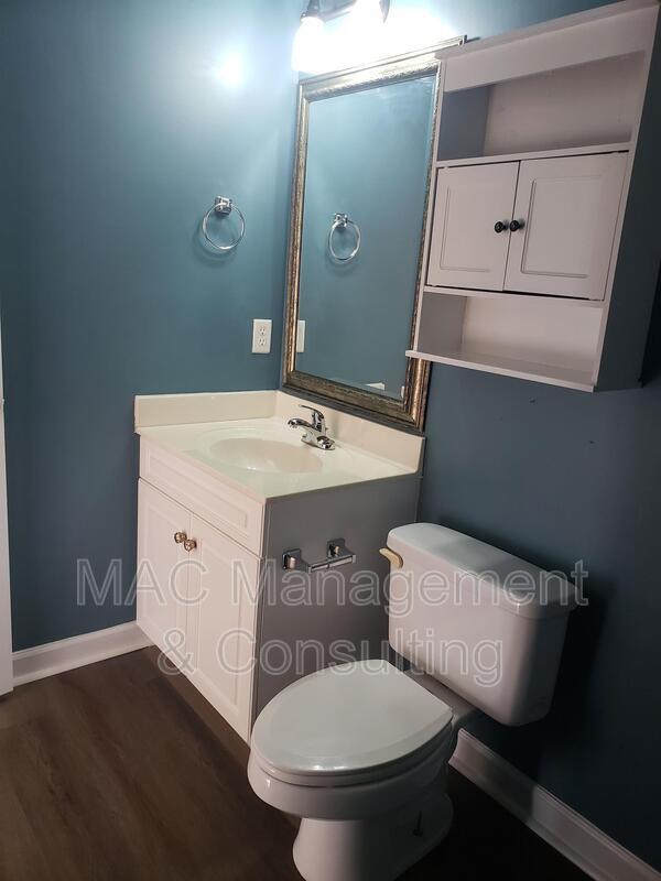 Building Photo - 1028 Nottingham Dr