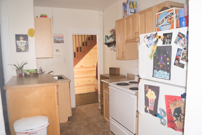 Kitchen - 822 E 8th St