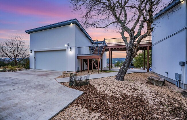Building Photo - Modern Masterpiece in Canyon Lake