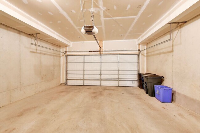 Building Photo - Beautiful Garage Townhouse in Poplar Run - Minutes to Glenmont METRO & I-200!