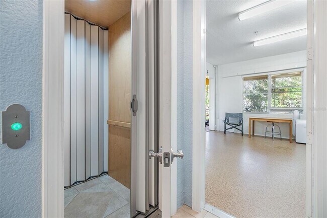 Building Photo - 254 Seagate Ct