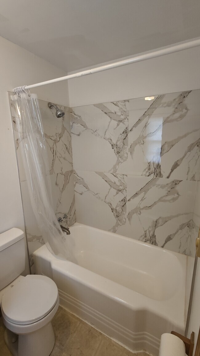 Building Photo - Chestnut Grove Village 13, 14, 15, 16