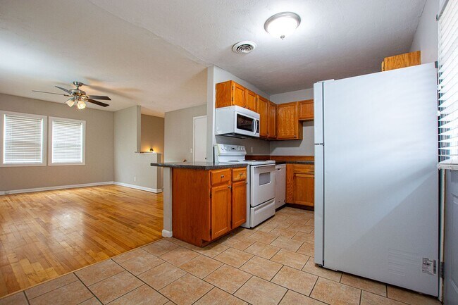 Building Photo - Adorable 3 Bedroom / 1 Bath Split Entry Home in Carter Lake with 2 Car Detach Garage!