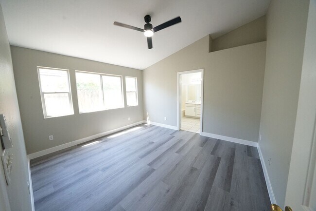 Building Photo - SHOWINGS AVAILABLE NOW