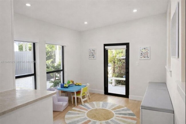 Building Photo - 5827 SW 29th St